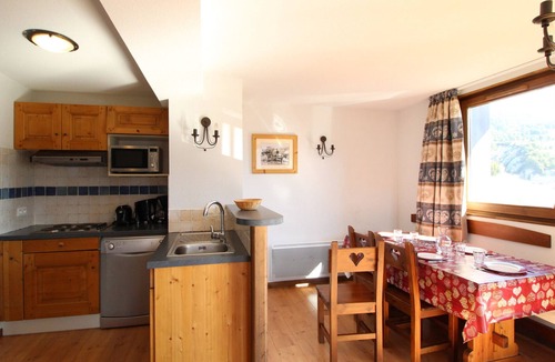 Aussois Apartment | Spacious apartment for 6 in Aussois with balcony and wifi