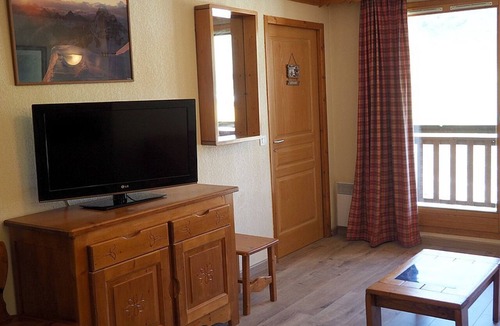 Les Bruyeres Apartment | Spacious apartment, ski-in/ski-out, balcony, 3 rooms, Les Menuires