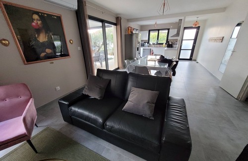 Tignieu-Jameyzieu Villa | Spacious, comfortable house for 12 people near Lyon and Eurexpo