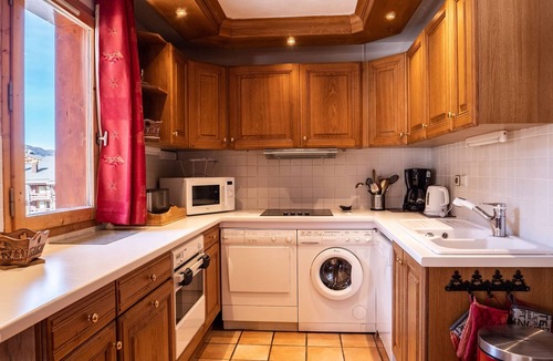 Meribel-Mottaret Apartment | Spacious Duplex Méribel Mottaret with Parking and West-Facing Balconies