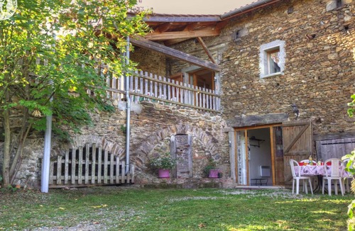 La Terrasse-sur-Dorlay Cottage | Spacious gîte with 2 bedrooms and parking near Pilat Park