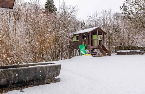 Spiez Apartment | Spacious Lake and Mountain View Villa - 15 min to Interlaken