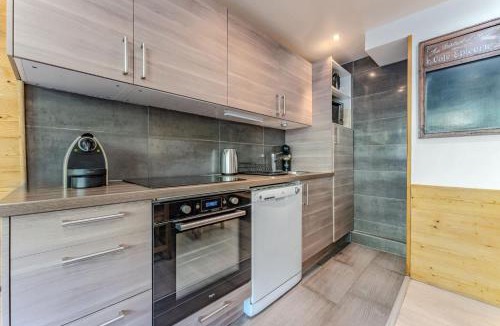Val-Thorens Apartment | Spacious Ski-In Out apartment with Mountain Views