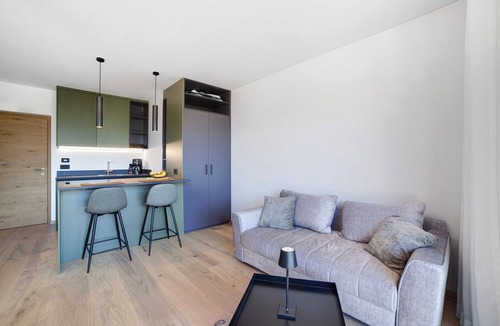 Rifiano Apartment | Studio 'Alivo Living Apartment Olivia' with Mountain View, Shared Terrace and Wi-Fi