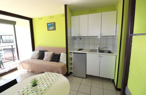 Le Grau-Du-Roi Apartment | Studio cabin swimming pool parking air conditioning
