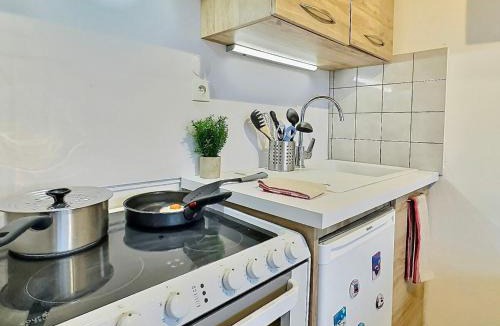 Le Lavachet Apartment | Studio cabine avec balcon Sud à 5 min des pistes, wifi inclus - FR-1-411-905