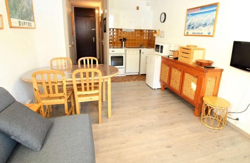 La Salle-les-Alpes Apartment | Studio cosy 4 pers à La Salle-les-Alpes, 250m du télécabine, balcon et parking privé - FR-1-330F-54