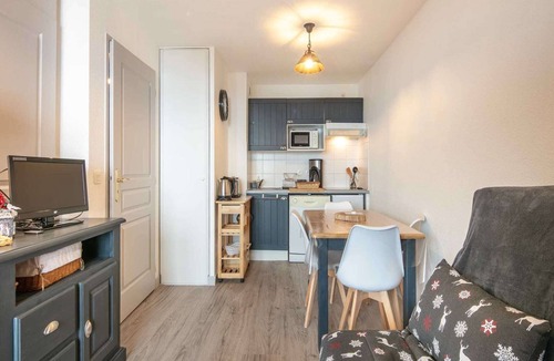Saint-Sorlin-d'Arves Apartment | Studio in Saint-Sorlin with Heated Pool