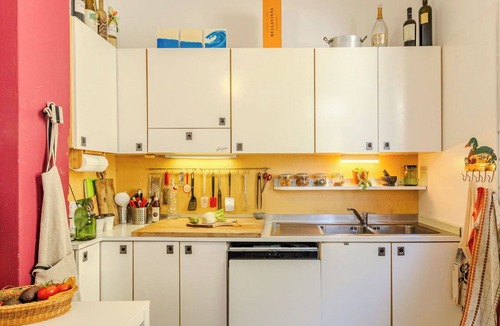 Valsolda Villa | Stunning private villa for 5 guests with WIFI, patio, pets allowed and panoramic view