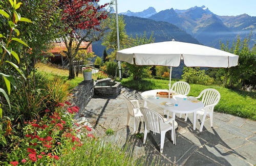 Barboleusaz House | Stunning private villa for 8 guests with WIFI, TV and terrace