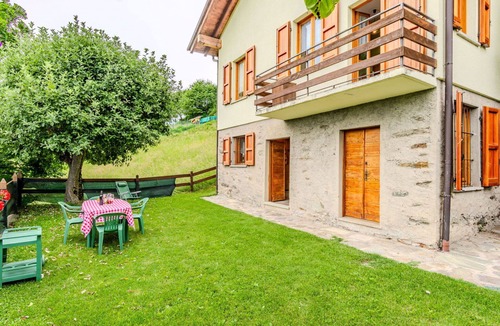 Valtellina House | Stunning private villa for 6 guests with TV, terrace and pets allowed