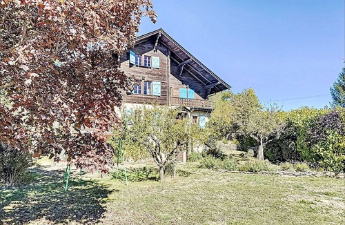 Lens House | Stunning private villa for 10 guests with WIFI, TV, balcony and panoramic view