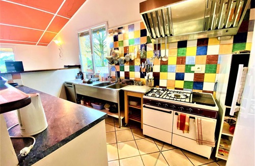 Villeneuve-de-Berg Bed & Breakfast | SUITE 4p. 2 bedrooms in free management, PARK, kitchen/large room