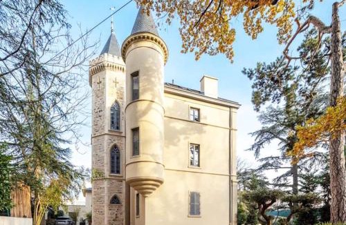 Grand Clement Apartment | Suite Jacobins by Château GrandClément - Charme haussmannien, 4 chambres, Parc - Parking - Wifi - Piscine - à 10 min de Lyon