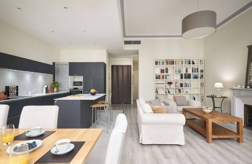 Musicians Quarter Apartment | Sunlight Properties GISELE: Hyper centre, 1 bedroom with bright modern living