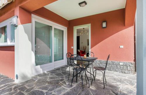 Casciago Villa | Sunny Villa with Terrace