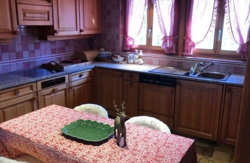 Rougemont Apartment | Super Cute and Cozy Chalet in the Village Center