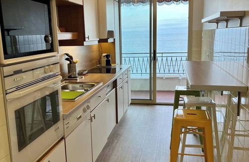 Roquebrune-Cap-Martin Apartment | T3 directly by the sea 4/5 people. A/C, enclosed garage, amazing view.