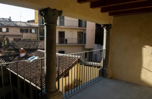 Citta Alta House | The Key Of Bergamo.Fronte Mura is an elegant apartment located on Via Pignolo