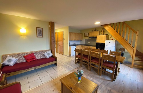 Saint-Jean-d'Arves Apartment | travelski home classic - La Fontaine du Roi - Chalet 4 pièces 10 personnes duplex