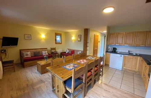 Saint-Jean-d'Arves Apartment | travelski home classic - La Fontaine du Roi - Chalet 4 pièces 10 personnes duplex