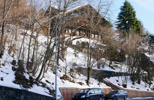 Gstaad Apartment | Tree-Tops, Chalet Appartement/Fewo, Dusche und Bad, WC 9-Bettwohnung by Interhome