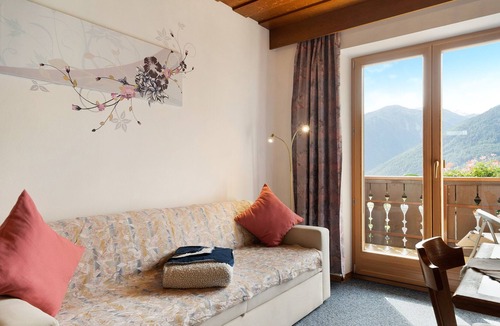 Burgusio Apartment | Vacation Apartment "Sonnenhof Sonnblume" with Mountain View, Terrace & BBQ