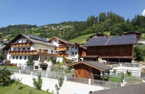 Jerzens House | Vacation apartment Adlerhorst - Landhaus Raich