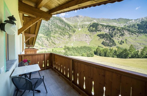 Moso in Passiria Apartment | Vacation Home "Maria Steinröserl" with Mountain View, Garden, Wi-Fi & Sauna