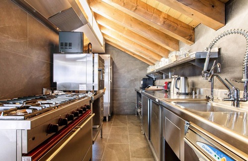 Champagny-en-Vanoise House | Vanoise Chalet in Prime Location
