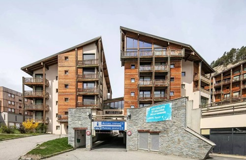 Villarodin-Bourget Apartment | Vanoise Chalets - Chalets de la Vanoise CV1305