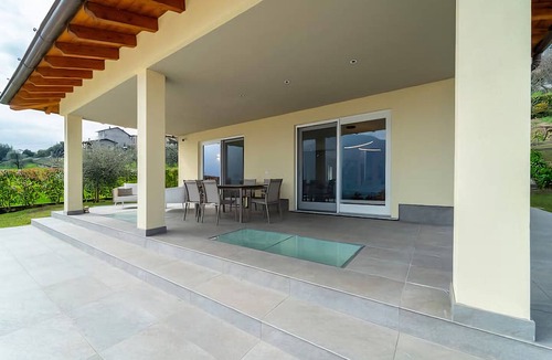 Azzano Villa | Villa Incanto a spectacular Villa with view of the lake and mountains