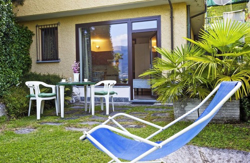Porto Valtravaglia Apartment | Villa Panorama No. 3 by Lago Reisen