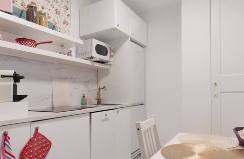 Laveno Apartment | 'Villetta Claudetta' Apartment with Garden, Wi-Fi and Air Conditioning