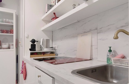 Laveno Apartment | 'Villetta Claudetta' Apartment with Garden, Wi-Fi and Air Conditioning