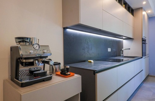 Intra House | Villetta Gialla by Lago Reisen