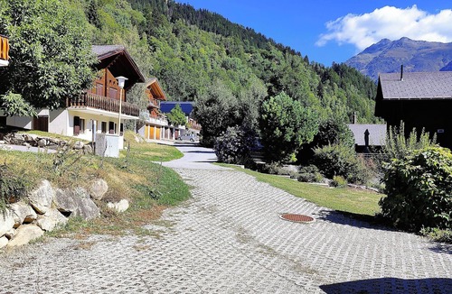 Fiesch Apartment | Welcome to the lovingly designed and modern apartment "Bune", situated in a peac