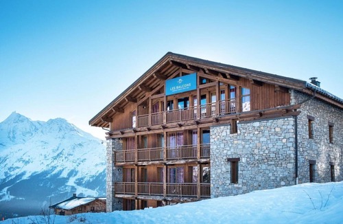 Les Eucherts Apartment | Wifi, 150m from shops, swimming pool, sauna, hammam, balcony, fireplace or stove, tv, ski locker