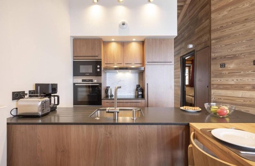 Lanslevillard Apartment | Wifi, 150m from resort center, fitness, swimming pool, sauna, hammam, balcony, tv, ski locker, 45m²