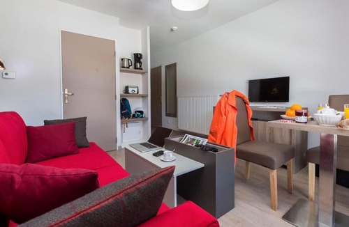 Plagne Soleil Apartment | Wifi, 250m from resort center, swimming pool, balcony, tv, ski locker, 62m², La Plagne