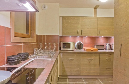 Val-Thorens Apartment | Wifi, 300m from resort center, fitness, swimming pool, sauna, hammam, balcony, fireplace or stove