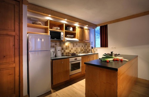 Arc-2000 Apartment | Wifi, 50m from resort center, fitness, swimming pool, sauna, hammam, balcony, tv, ski locker, 62m²