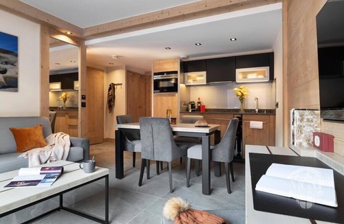 Valmorel Apartment | Wifi, view village, fitness, swimming pool, sauna, hammam, balcony, tv, ski locker, 37m², Valmorel