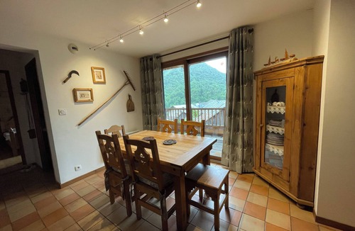 Saint-Sorlin-d'Arves Apartment | Winter/summer resort apartment for 6 people 55m² with fireplace and private garage