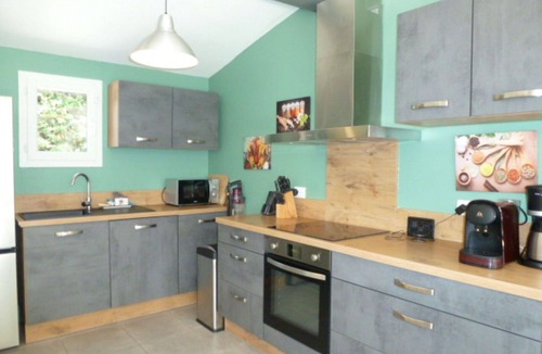 Caumont-sur-Durance House | Wonderful private villa with private pool, A/C, hot tub, WIFI, TV, patio and pets allowed