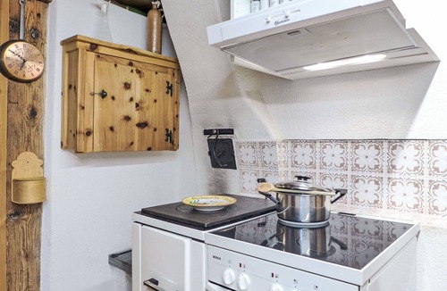 Innertkirchen House | Wonderful private villa for 6 guests with WIFI, TV, terrace, pets allowed and panoramic view