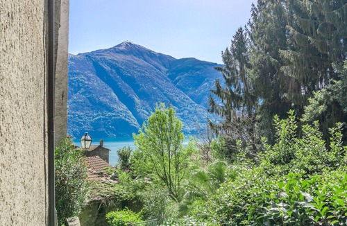 Santa Maria - Rezzonico House | Wonderful private villa for 6 people with A/C, WIFI, terrace and pets allowed