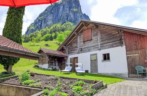 Innertkirchen Villa | Wonderful villa for 4 guests with WIFI, TV, terrace, pets allowed and panoramic view