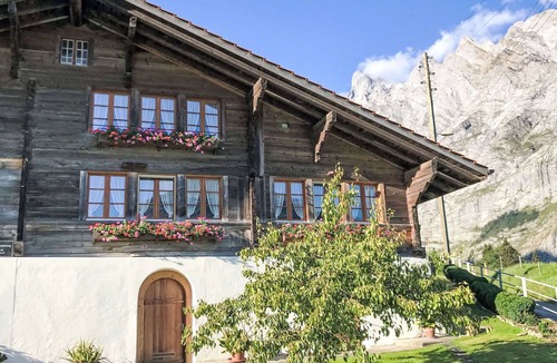 Innertkirchen Villa | Wonderful villa for 4 guests with WIFI, TV, terrace, pets allowed and panoramic view