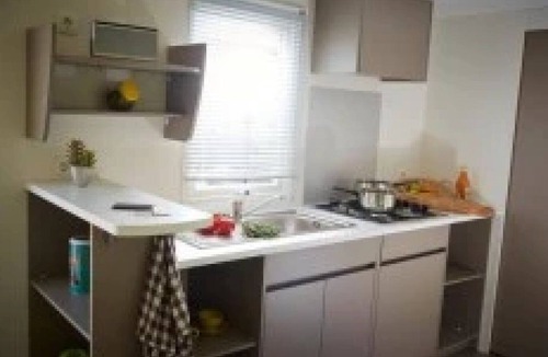 Bollene House | ZEcamping 3 étoiles familial avec piscine chauffée aire de jeux et restaurant